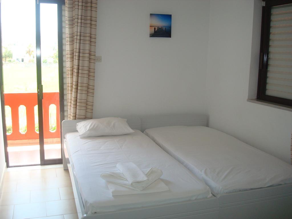 Rooms Leonidas Kissamos Exterior photo